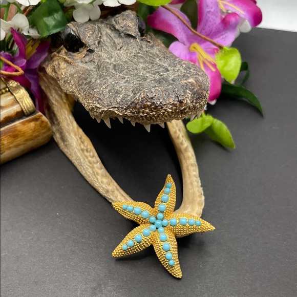 DeNicola Jewelry - DeNicola starfish brooch vintage